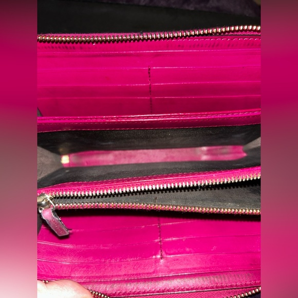 GUCCI GG GUCCISSIMA LEATHER
LONG ZIPPERED, MONOGRAM BLACK & PINK WALLET. - Picture 10 of 15